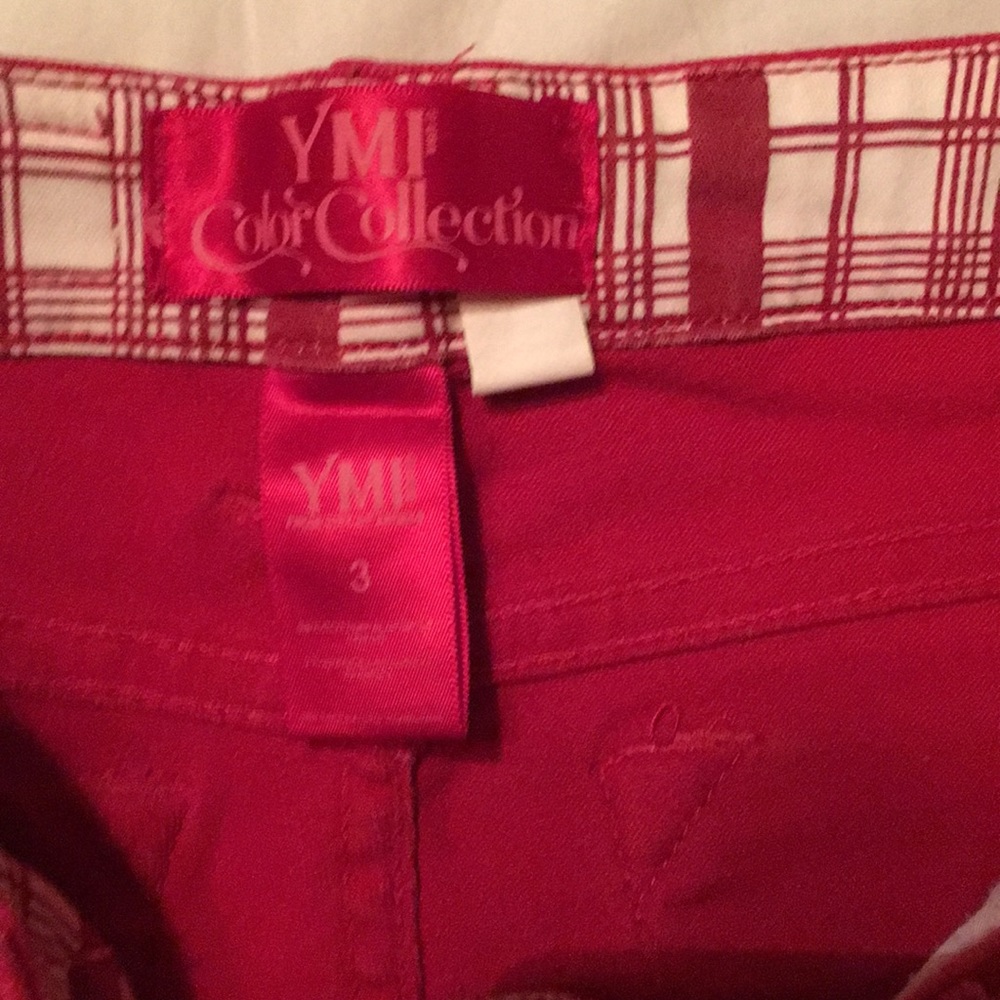 Red shorts - Picture 2 of 3